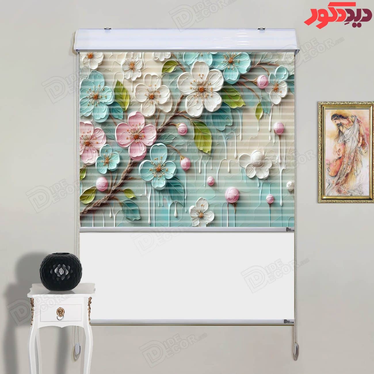 پرده زبرا دومکانیزم چاپی کد AZD-048 با طرح شکوفه‌های برجسته صورتی، سفید و فیروزه‌ای روی زمینه کرم من