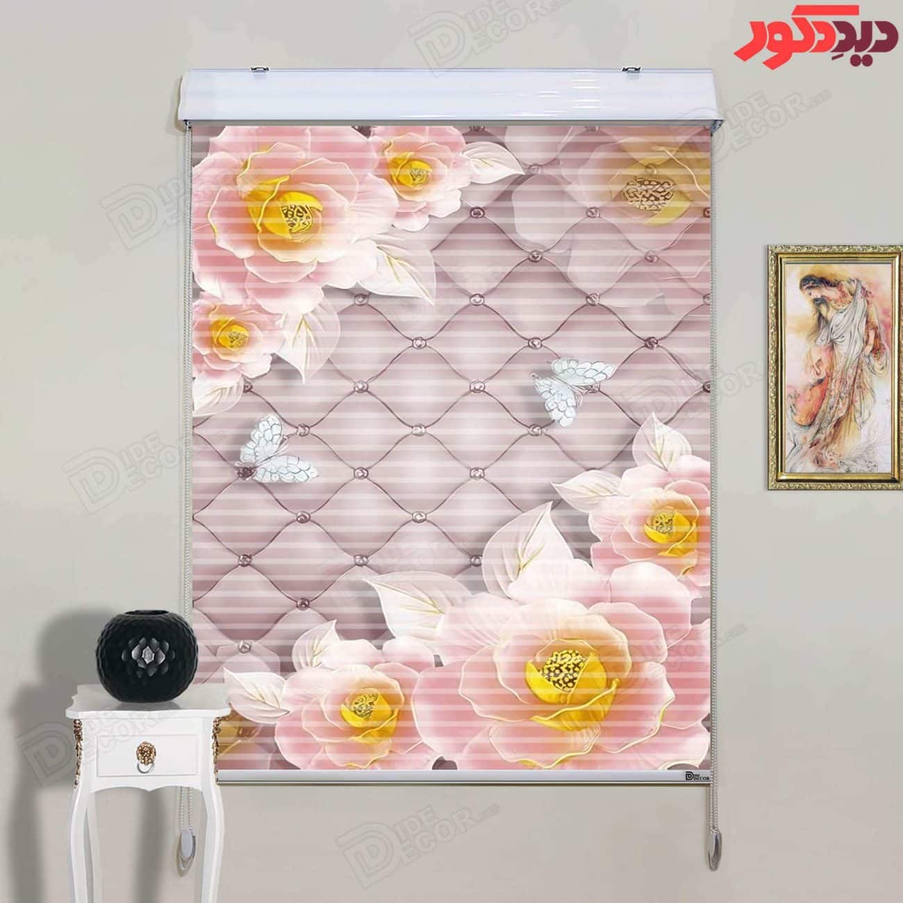 پرده زبرا دومکانیزم چاپی کد AZD-087 با طرح گل‌های رز صورتی، پس‌زمینه لمسه و پروانه بر روی پارچه پلی‌